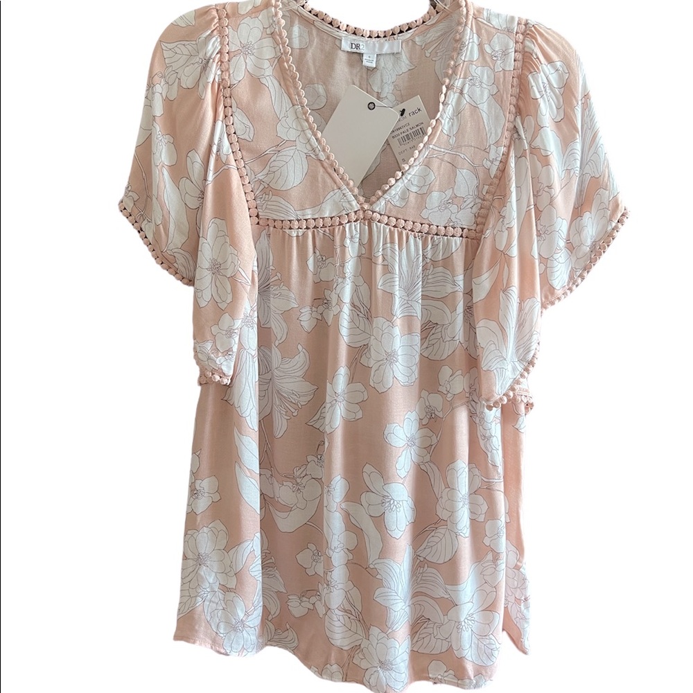 Daniel Rainn DR2 Flutter sleeve floral top lace trim Vneck short sleeves…